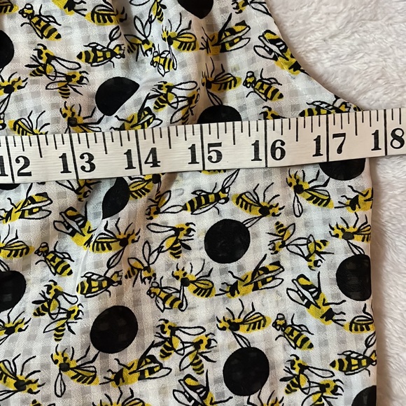 ModCloth BEE and Polka dot sleeveless top! - Picture 12 of 13
